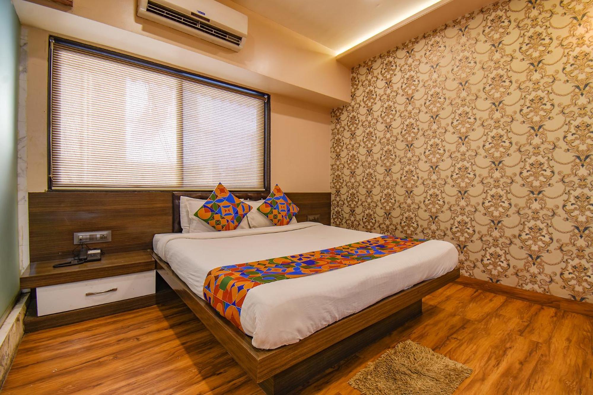 Hotel Fabexpress Glory - Nr Skywalk Bridge Pimpri-Chinchwad Esterno foto