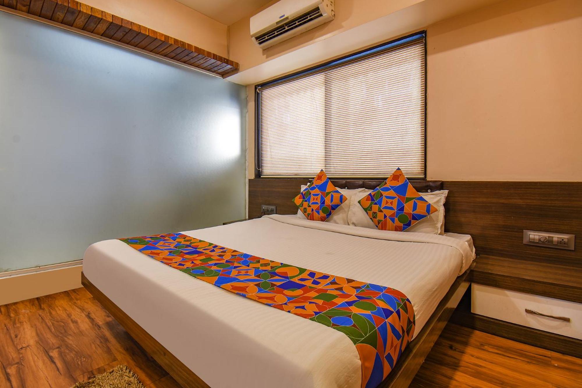 Hotel Fabexpress Glory - Nr Skywalk Bridge Pimpri-Chinchwad Esterno foto
